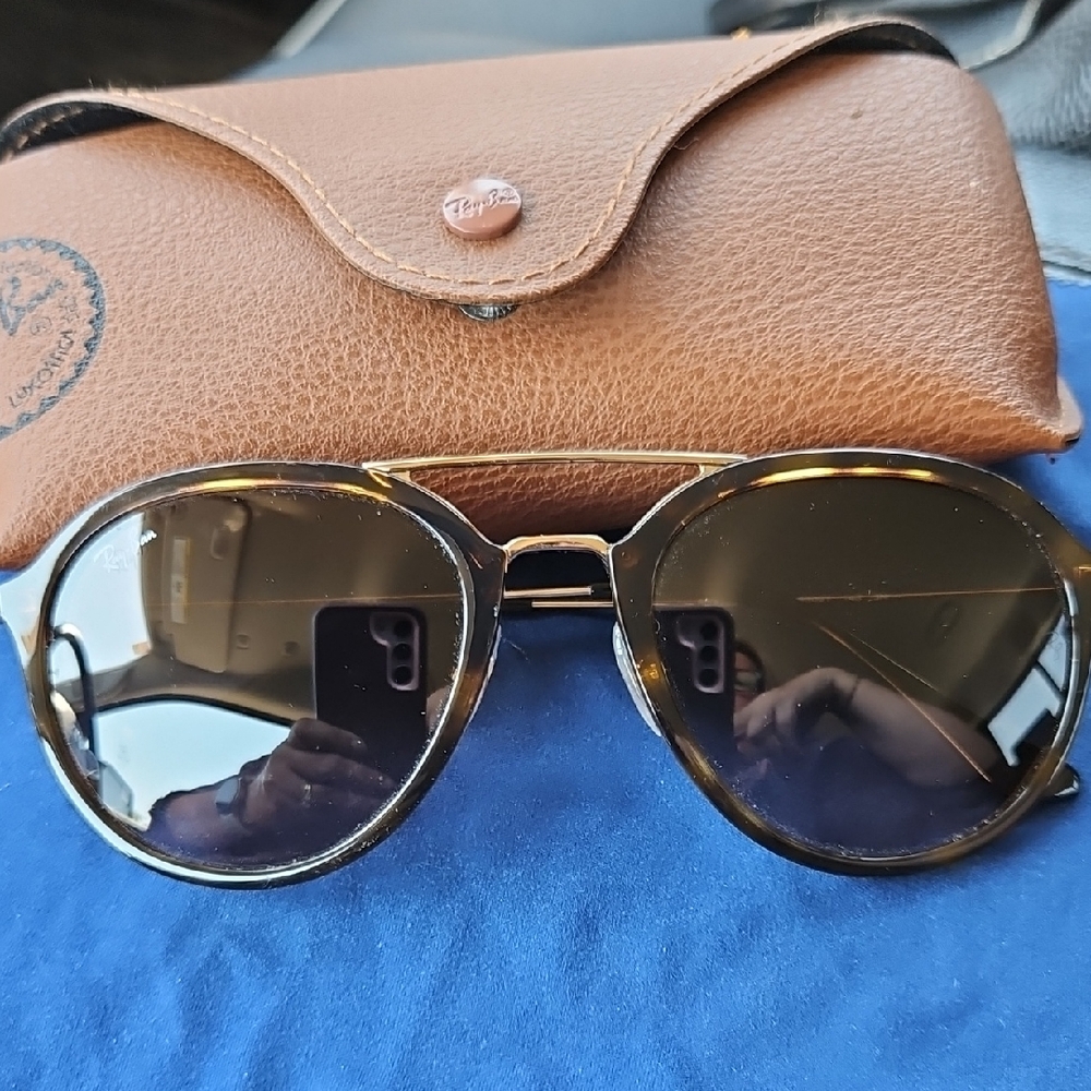 Ray-Ban Classic Sunglasses with Leather Case